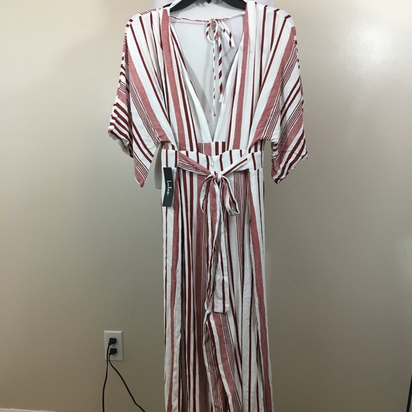Lulu’s Red & White V-Neck Jumpsuit. Large NWT. - Picture 2 of 2